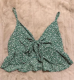 SheIn Flowed printed front tie top thumbnail 1
