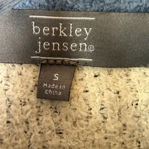 Berkley Jensen Blue White Nordic Floral Fleece Quarter Zip Pullover Small thumbnail 5
