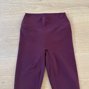 White Fox Active Leggings Size S Burgundy thumbnail 2