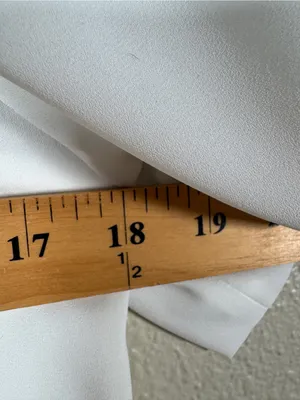 Babaton White Cropped V Neck Blouse Womens S Casual Basic Capsule Top Damaged thumbnail 4