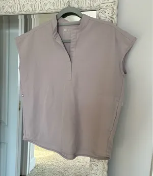 Figs Scrub Top thumbnail 1