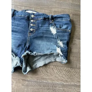 Torrid women's Blue Distressed 3" Jean Shorts Size 18‎ thumbnail 3