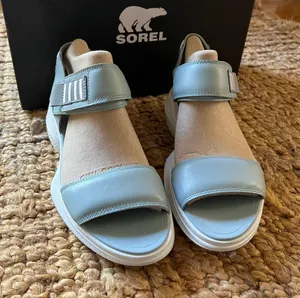 Preowned Women's explorer sandal Shoes 7.5 Pm for questions Please refer to the photos as part of the descriptions thumbnail 1