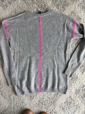 Aqua Bloomingdales Light Gray 100% Cashmere Sweater with Pink Accents Size Small thumbnail 5
