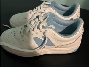New balance sneaker size 4 thumbnail 3
