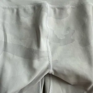 Alo Yoga Size XS High-Waist White Camo Vapor Legging Compresses Lift Preppy Fem thumbnail 10