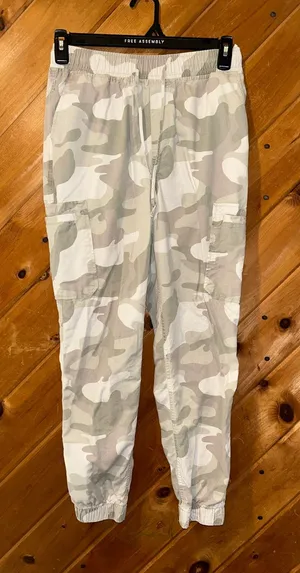 Hollister ultra high rise gray white camouflage jogger pants thumbnail 1
