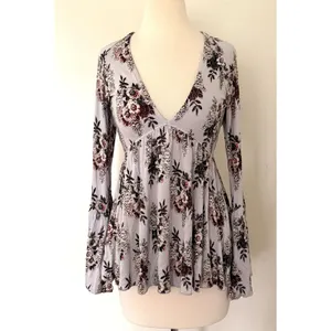 Free People Speak Easy Lavender Floral Deep V Neck Bell Sleeve Boho Tunic Top S thumbnail 2
