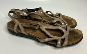 Naot corkbed‎ sandals size 40 Gold thumbnail 1