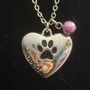 Preloved “LOVED” silver tone pet memorial Heart Pendant Necklace with bead thumbnail 2