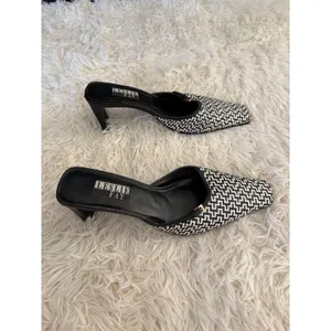 Leslie Fay Black and White Woven Mules Heels‎ Square Toe Retro 9 thumbnail 4
