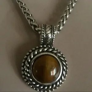 Pretty silver pendant necklace thumbnail 2
