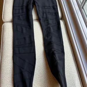 Lululemon Black Leggings with criss cross sheer panels down front of leg size 6 thumbnail 5