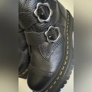 Dr. Martens Women's Devon Flower Buckle Black Leather Platform Boots Size 7 thumbnail 5