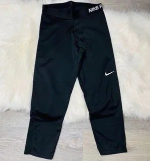 Nike Pro Black Cropped Leggings thumbnail 1
