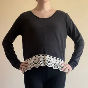 Rue 21 Gray Long Sleeve Top with Crochet Trim Medium thumbnail 1