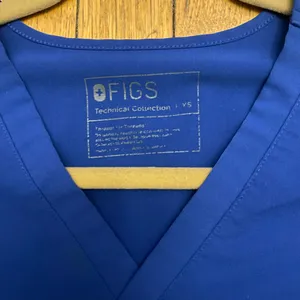FIGS women's blue Catarina - One-Pocket Scrub Top thumbnail 3