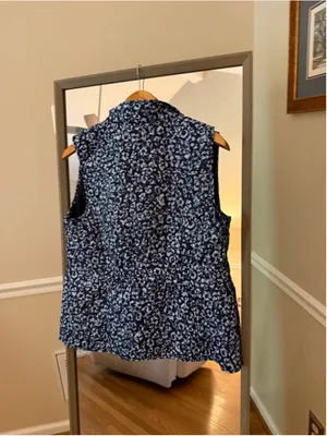 Women's Talbots Quilted Vest Size M Blue White Patterned thumbnail 3