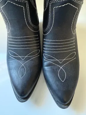 black boots Size 8 thumbnail 3