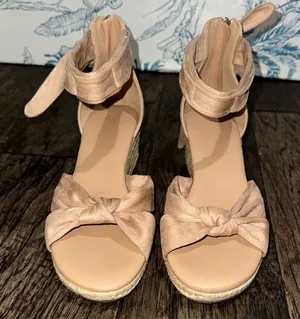 Elegant Tan Women's Sandals Size 8.5 thumbnail 1