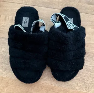 Women’s UGG Black Fluff Yeah House Shoes (Size 7) thumbnail 1
