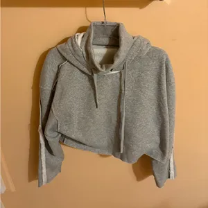 Alo Yoga Effortless Gray Cropped Hoodie thumbnail 2