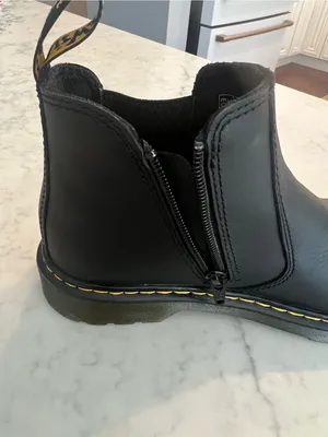 Dr. Martens 2976 Y Chelsea Boots Black Leather Side Zip Women’s US 7 EU 38 thumbnail 5