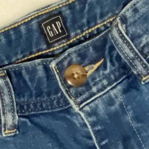GAP High Rise Stride Wide Leg Denim Jeans Medium Wash Size 2 / 26 thumbnail 3
