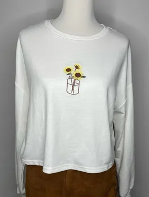 5/$25💜 Shein- White Cropped Sweater with Sunflower + Vase thumbnail 1