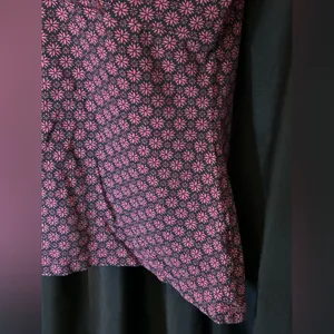 Croft & Barrow Women’s Sleeveless V-Neck Floral Print Top Pink & Black SM thumbnail 6