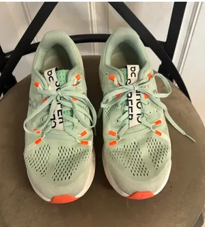 Size 8 On Running Creek-Mint Green Cloudsurfer lace up Round toe Sneakers thumbnail 1