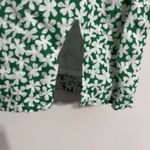 Le Lis Floral Print Tie-Front‎ Mini Dress Green & White Women's Size Large thumbnail 2