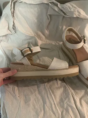 Toms Beige Platform Sandals with ankle straps size 8.5 fall spring brunch office thumbnail 2