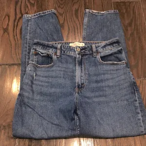 Abercrombie and Fitch jeans the MOM high rise distressed size 2/26 thumbnail 1