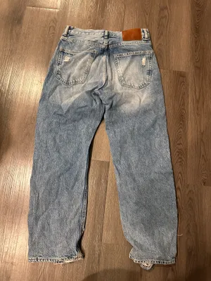 ZARA High-Waisted Distressed Jeans thumbnail 2