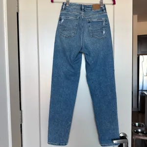 American Eagle Outfitters High-Rise Distressed Jeans, Size 000 Regular thumbnail 3