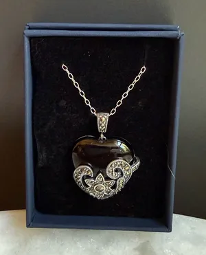 Gorgeous Silver toned heart pendant with intricate scrollwork design 🖤 thumbnail 1