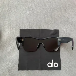 Alo Yoga Stunner Sunglasses Black thumbnail 11