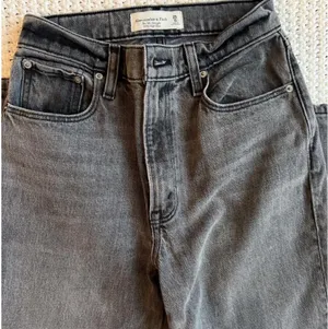 Abercrombie & Fitch The 90s Straight Ultra High Rise Jeans thumbnail 2