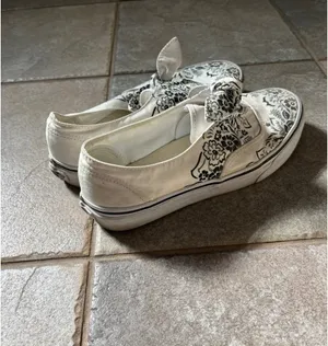 White Slip-On Vans thumbnail 3