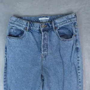 PacSun High‎ Rise Straight Jeans Women 30x27 Blue Button Fly Raw Hem 90s Mom thumbnail 3