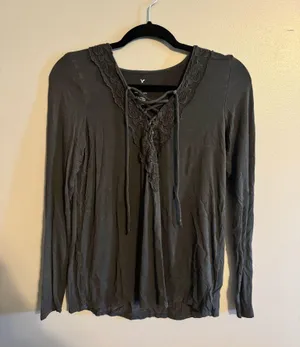 American Eagle lacy long sleeve thumbnail 1
