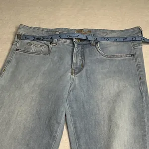 ELA Jeans Womens Light Wash Distressed Flare Jeans SZ 6 Raw Hem Distressed Knee thumbnail 7