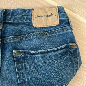 Blue Abercrombie Jeans thumbnail 7