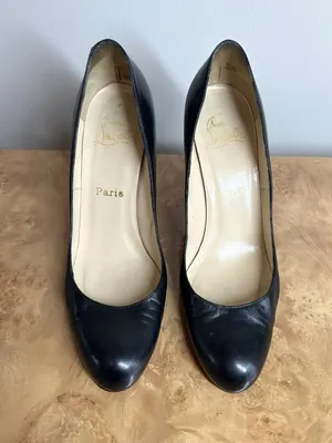 FLAW Christian Louboutin Black Leather Round Toe Pumps Size 40 AS-IS thumbnail 3