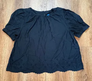 Old Navy Womens Large Black Eyelet Scallop Hem Puff Sleeve Blouse Top Feminine thumbnail 1