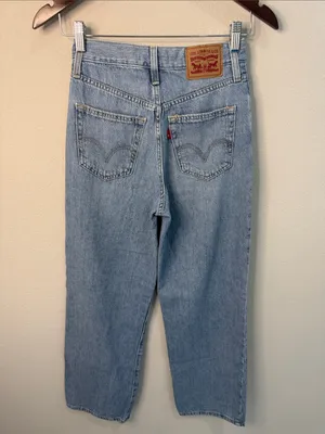Levis High Waisted Straight Light Wash Jeans 29" Inseam Size 24 thumbnail 3