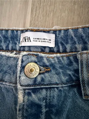 Zara High Rise Distressed Denim Cutoff Shorts Size 8 100% Cotton thumbnail 2