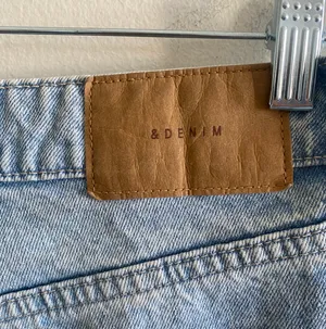 H&M 90’s Boyfriend Jeans thumbnail 4