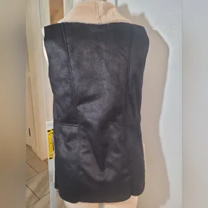 Women's black and cream vest with sheepskin lining. Zara brand. Size S. thumbnail 5